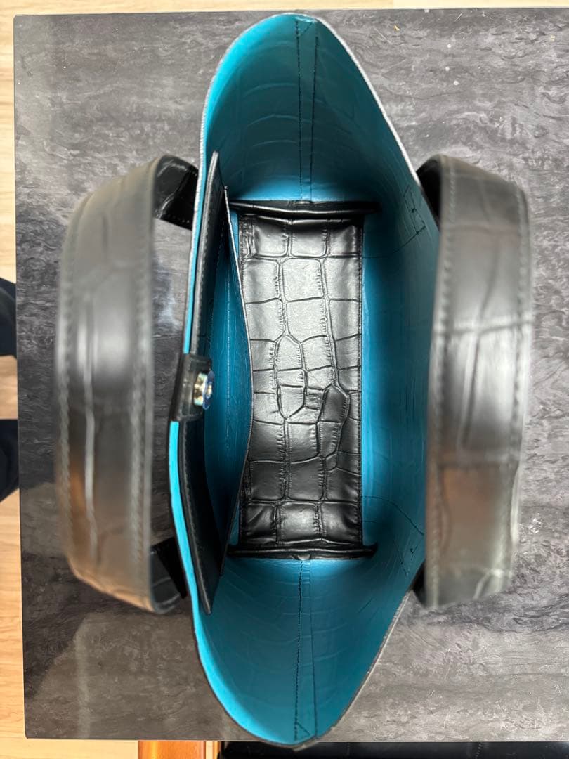 PELLE MORBIDA レザーミニトートバッグ(ブラック、クロコ型押し)