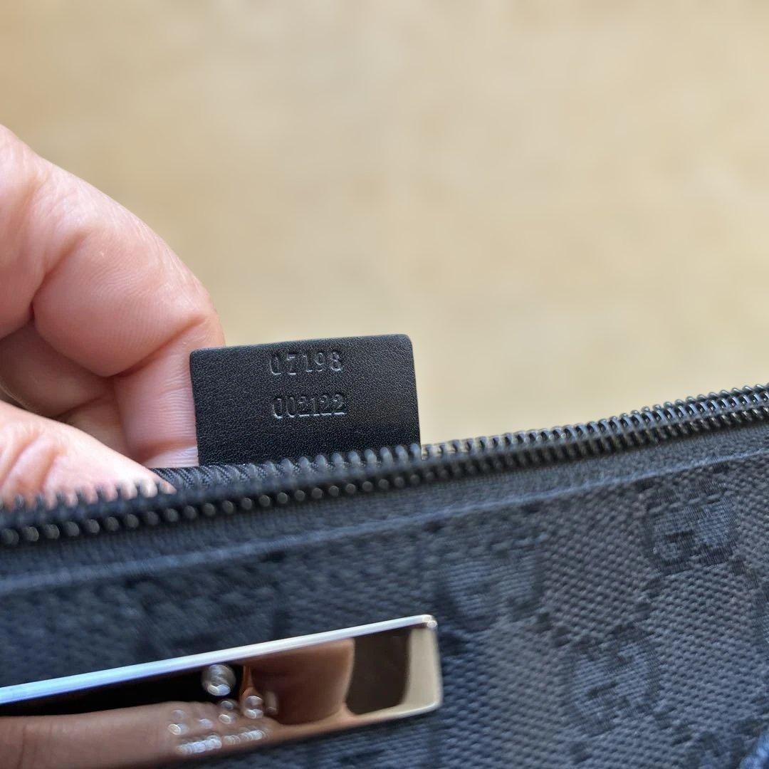 GUCCI 新品ブラック ポーチ ショルダーストラップ付き