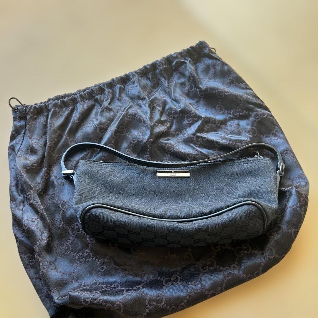 GUCCI 新品ブラック ポーチ ショルダーストラップ付き