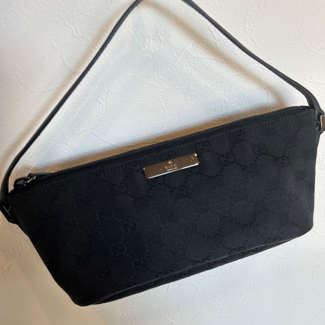 GUCCI 新品ブラック ポーチ ショルダーストラップ付き