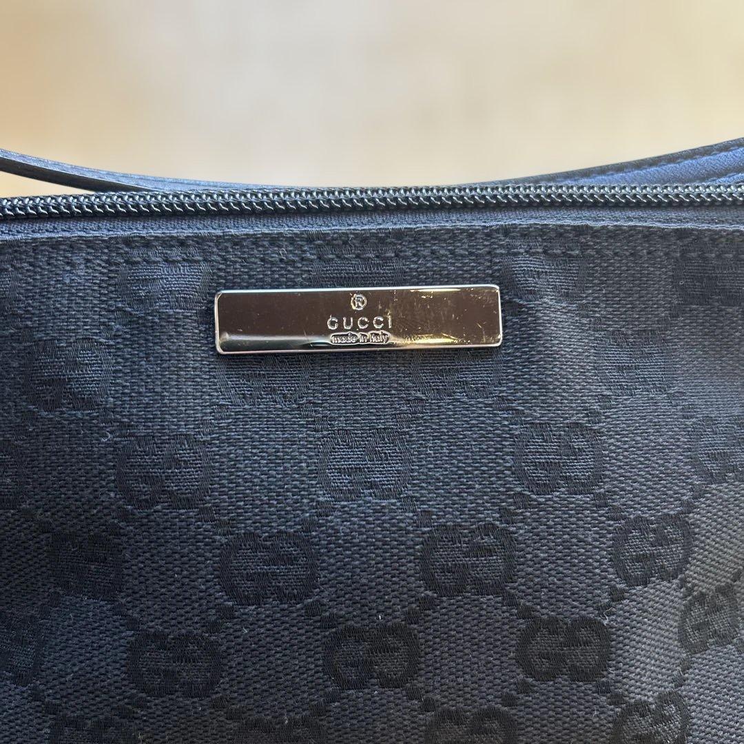 GUCCI 新品ブラック ポーチ ショルダーストラップ付き