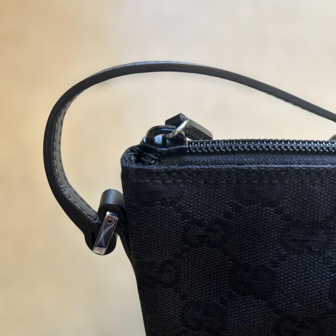 GUCCI 新品ブラック ポーチ ショルダーストラップ付き