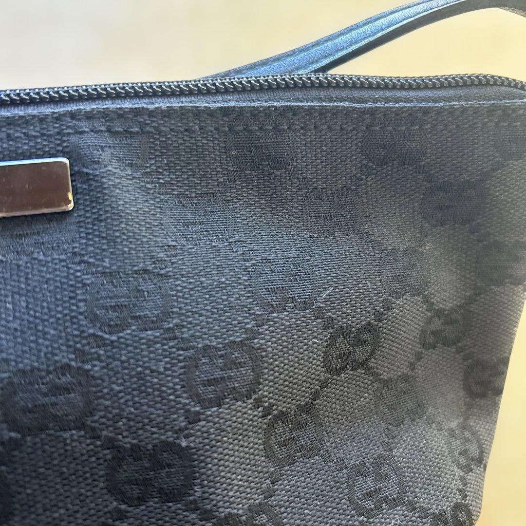 GUCCI 新品ブラック ポーチ ショルダーストラップ付き