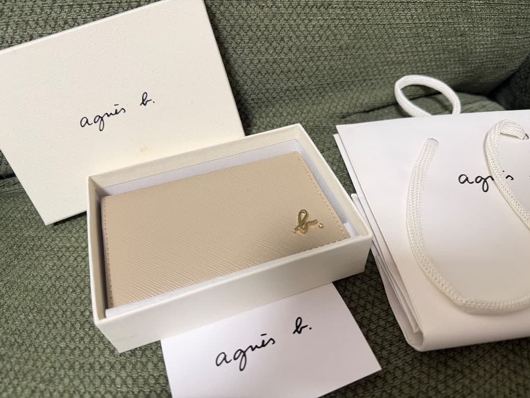名刺入れ 新品未使用 ベージュ箱付き レディース カードケース agnes b.