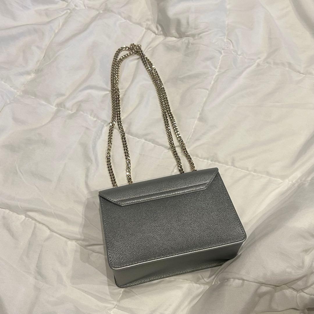 シルバー チェーンストラップ バッグ