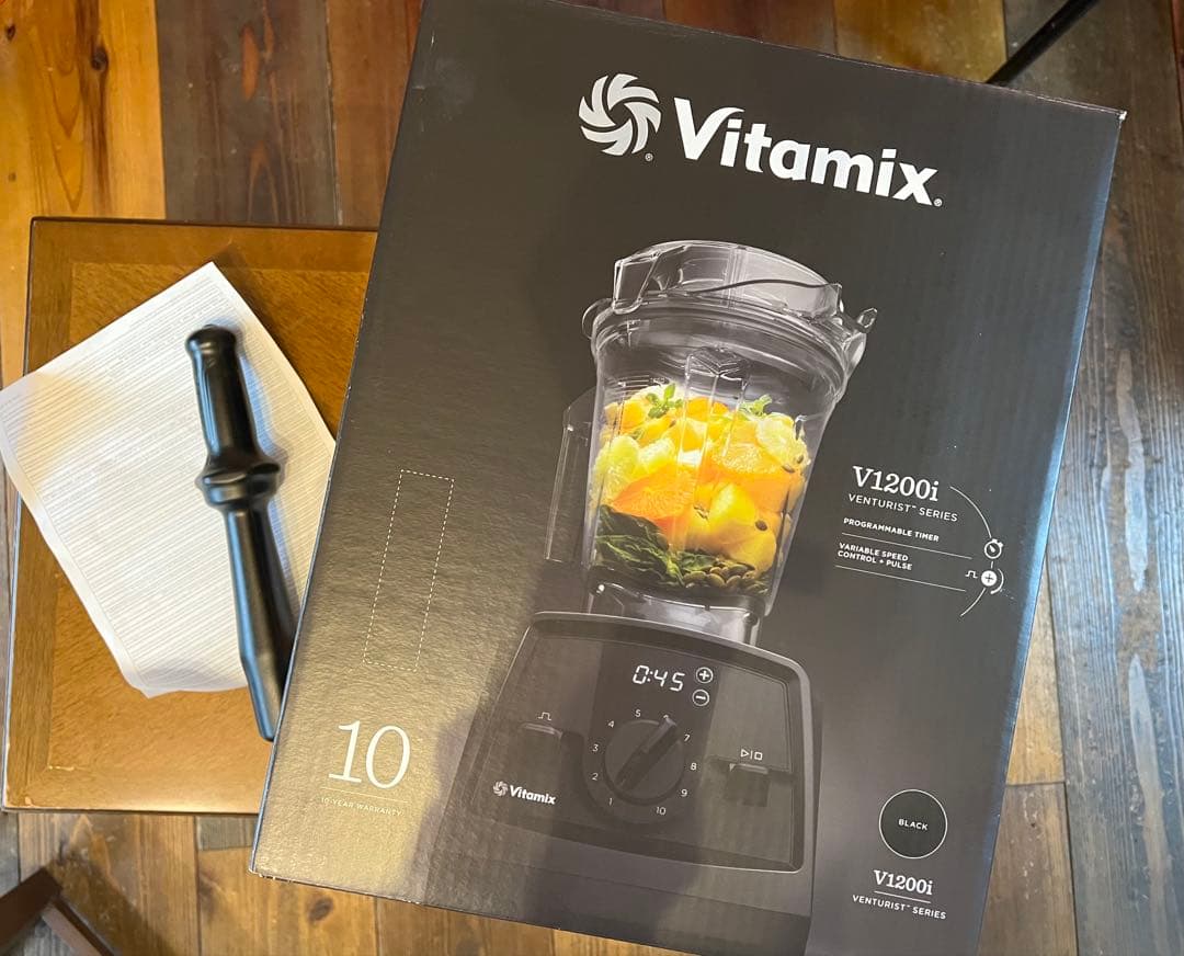 Vitamix １０年保証書付き　美品　V1200 ブラック 2リットル