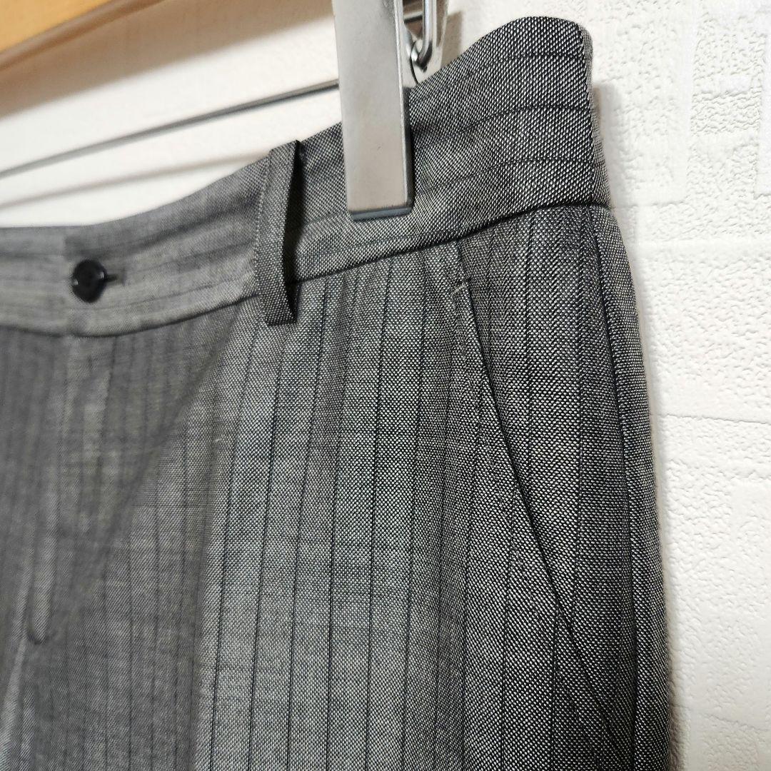 こ*み様 アクアスキュータム　レディース　パンツスーツ　グレー　シルク混　ストラ