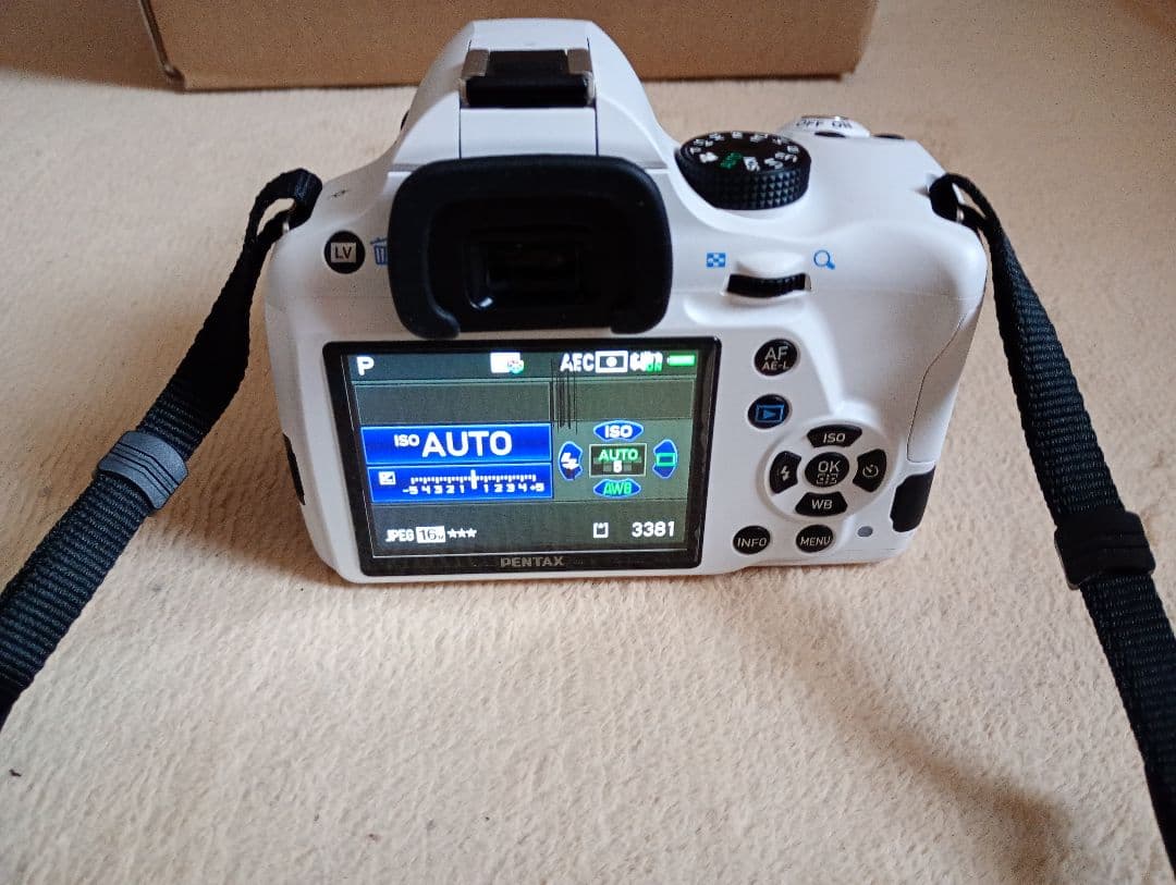 ショット数800枚弱！PENTAX K-50 ホワイト　レンズキット＆送料込み！