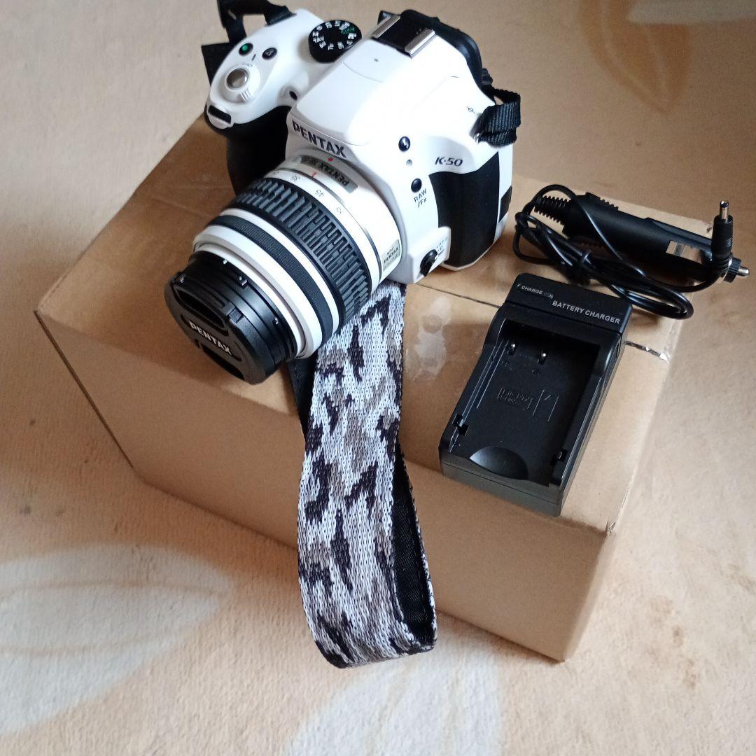 ショット数800枚弱！PENTAX K-50 ホワイト　レンズキット＆送料込み！
