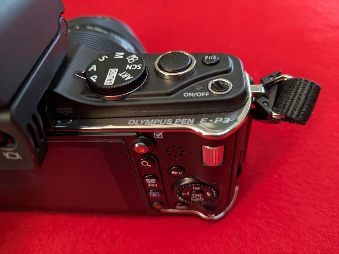 Olympus PEN E-P3 レンズ、VF-2 EVF付き