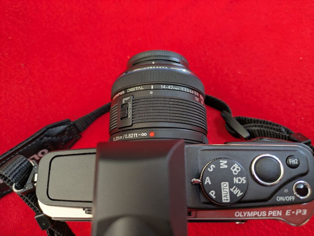 Olympus PEN E-P3 レンズ、VF-2 EVF付き