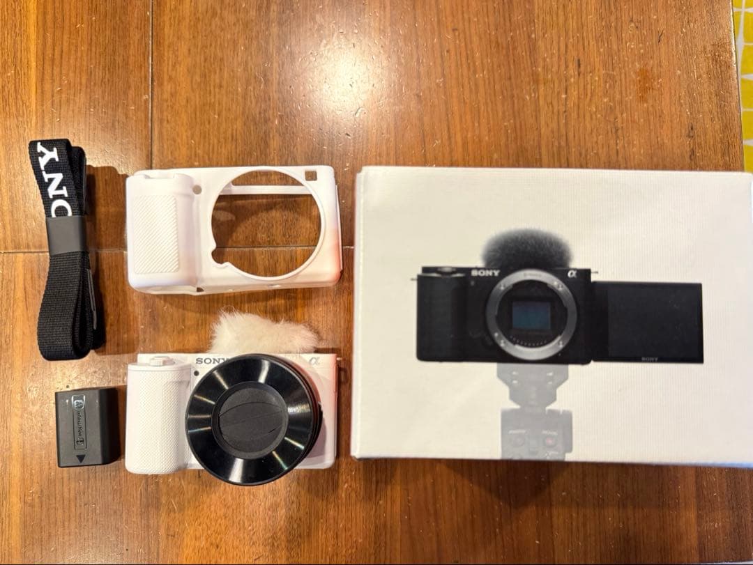 美品SONY VLOGCAM ZV-E10L パワーズームレンズキットホワイト