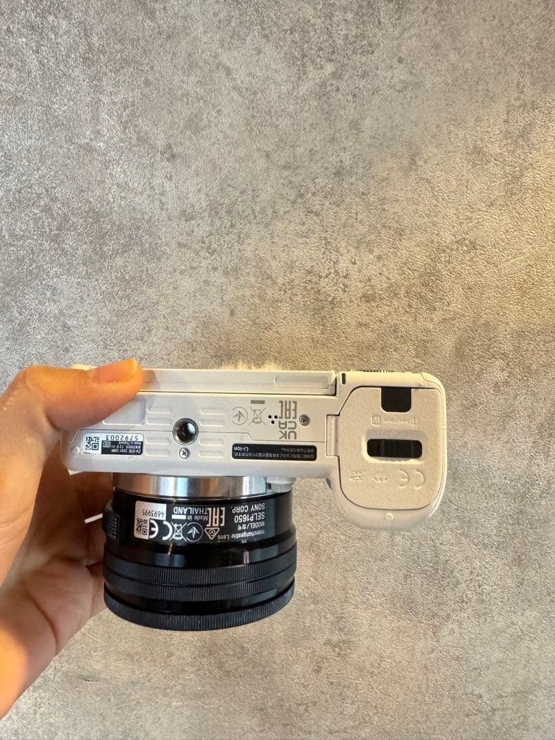 美品SONY VLOGCAM ZV-E10L パワーズームレンズキットホワイト