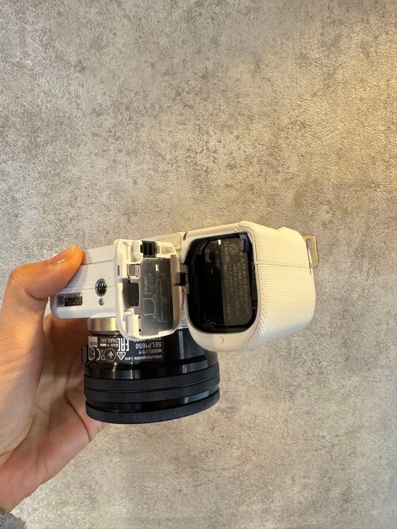 美品SONY VLOGCAM ZV-E10L パワーズームレンズキットホワイト