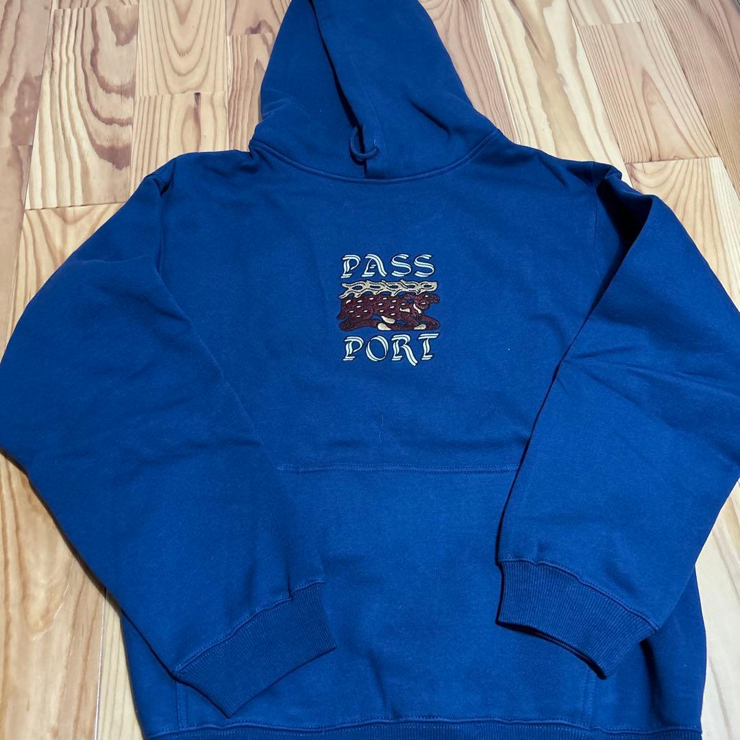 新品未使用　passport フーディ　ネイビー