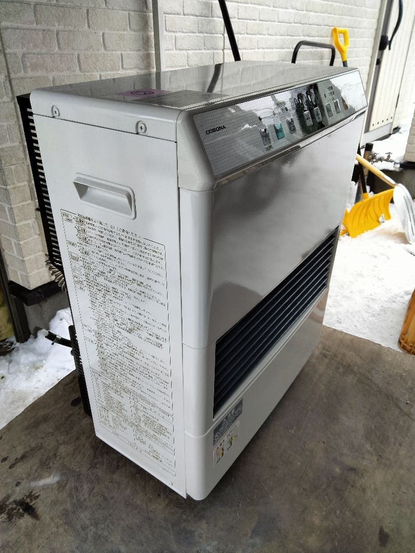 札幌発コロナFF温風石油ストーブ！品番「FF‐4213GS」2014年式中古品②