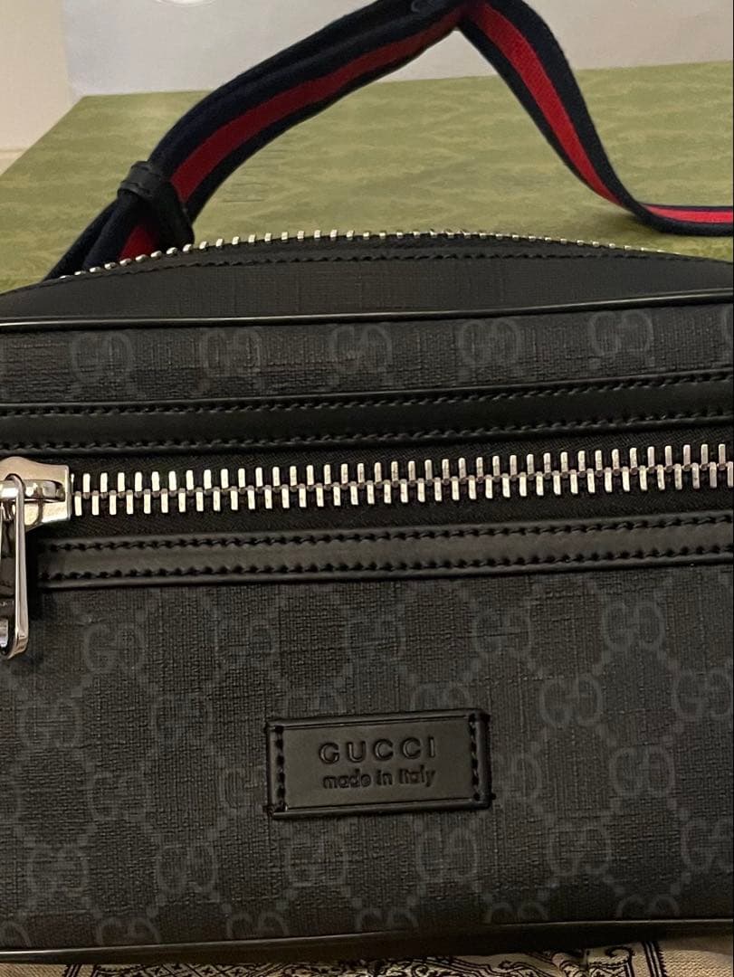 GUCCIグッチ　メンズボディーバック 474293K9RRN