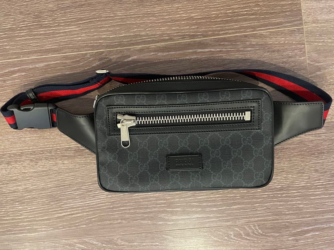 GUCCIグッチ　メンズボディーバック 474293K9RRN