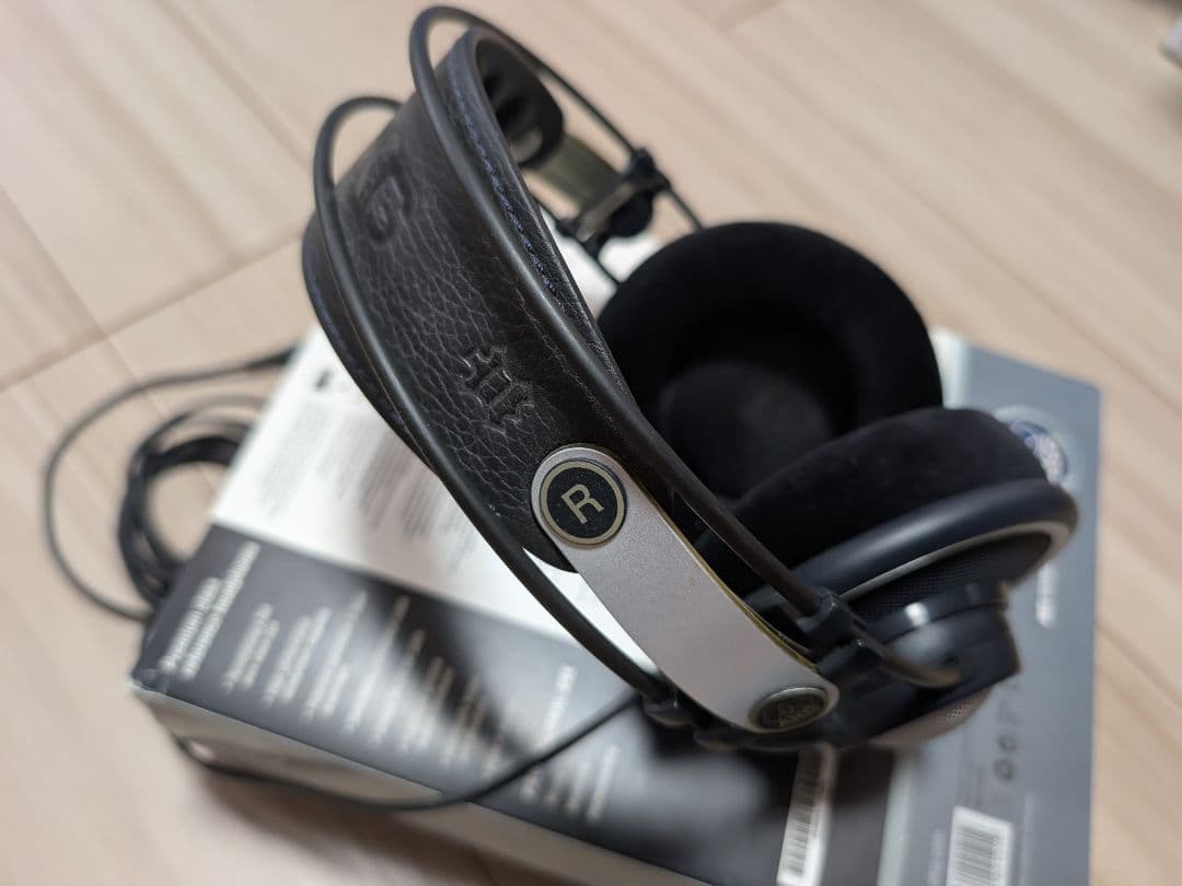 ヘッドホン AKG k702