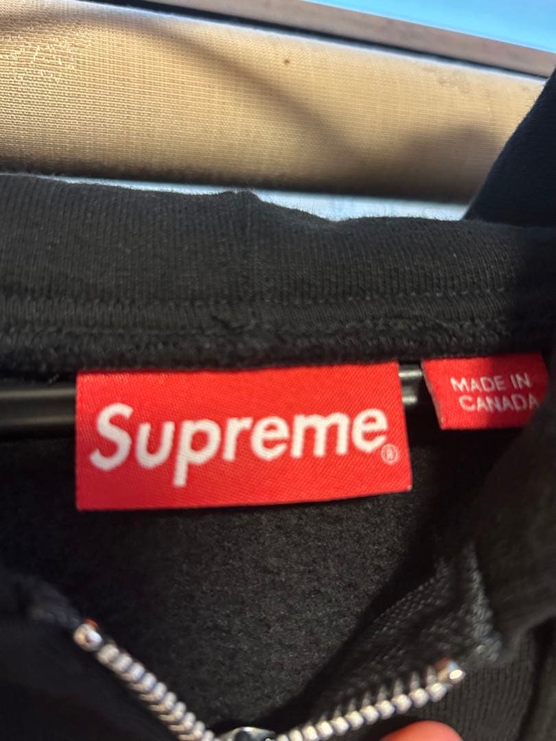正規品 シュプリームSロゴジップアップパーカー