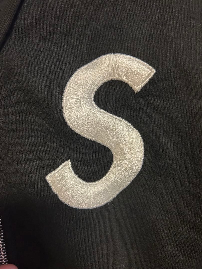 正規品 シュプリームSロゴジップアップパーカー