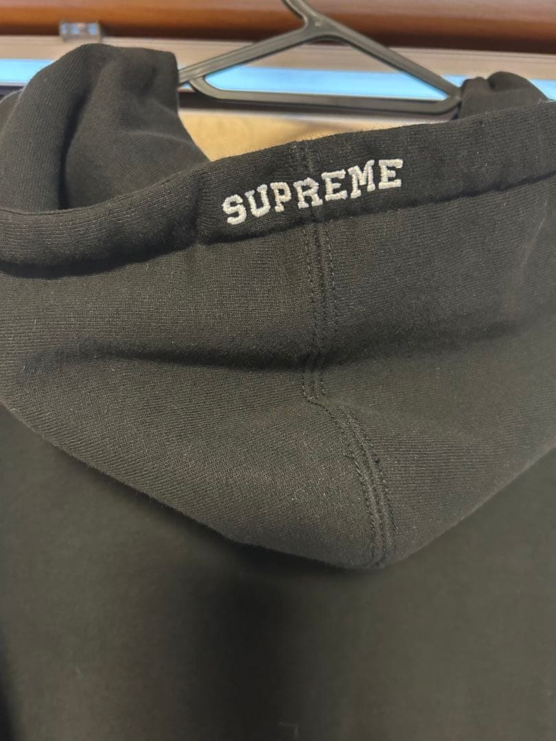 正規品 シュプリームSロゴジップアップパーカー