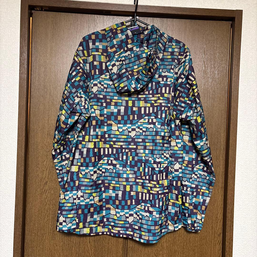 patagonia フーディニ　マルチカラー