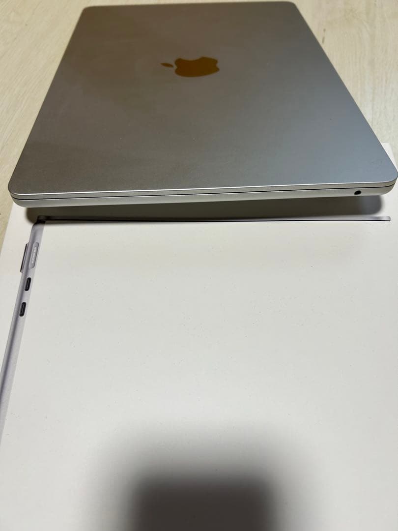 Apple MacBook AirM2チップ搭載13インチ シルバー