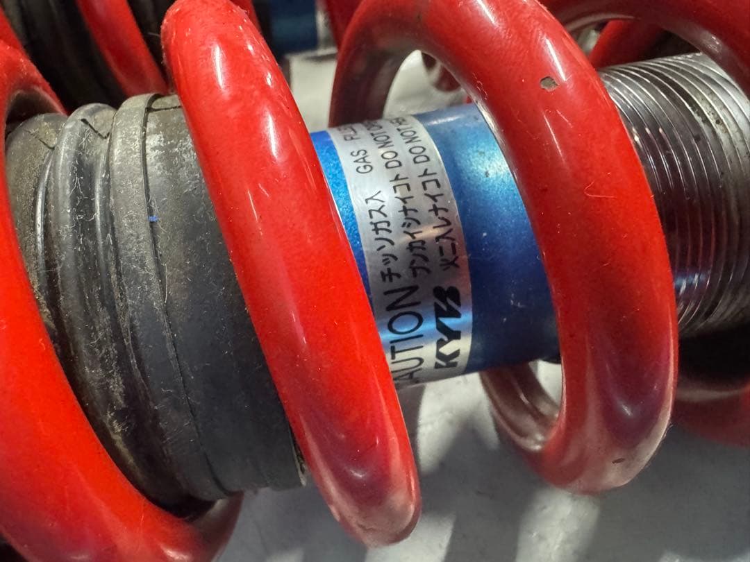 RK5ステップワゴン外し　KYB車高調　サスペンションキット