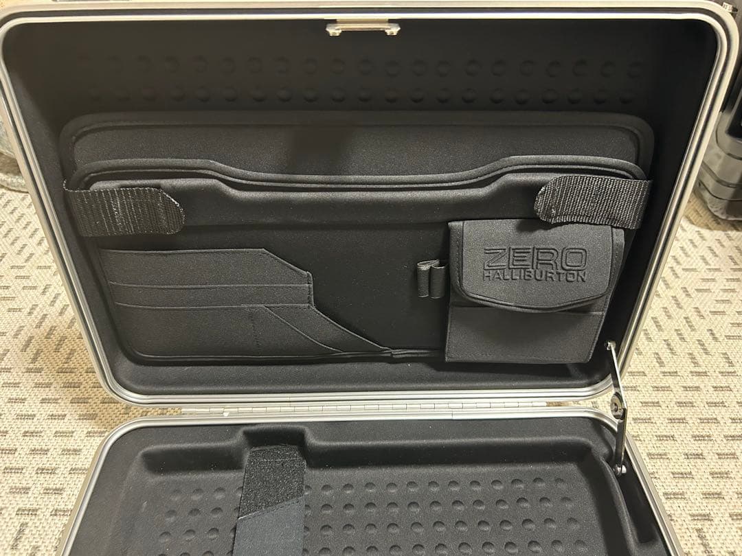 ゼロハリバートン　アタッシュケース　ジュラルミンケース