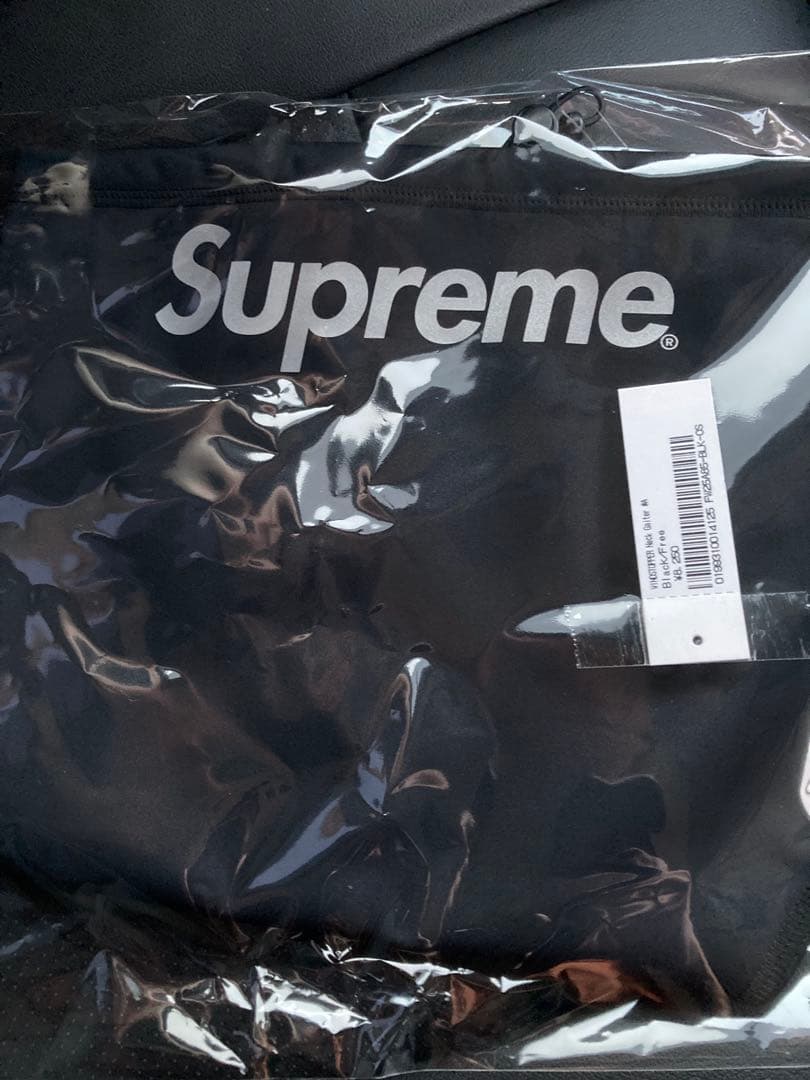 Supreme WINDSTOPPER® Neck Gaiter 25fw BL