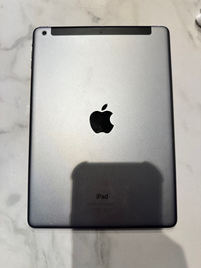 Apple iPad Air スペースグレイ　 SoftBank 32GB