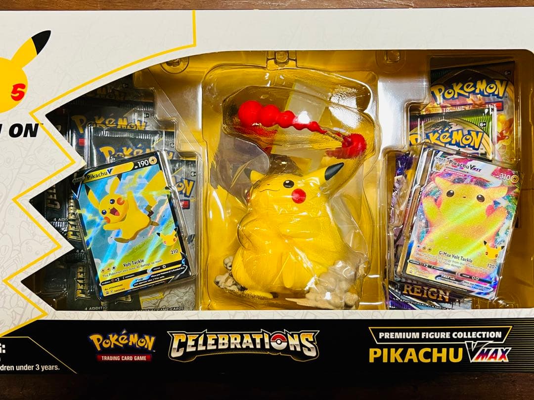 ピカチュウVMAX フィギュア プロモ セレブレーションBOX 日本未発売