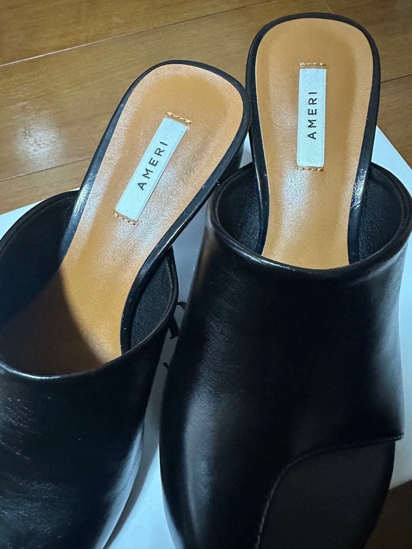 Ameri サンダルCROOKED HOLE SANDAL