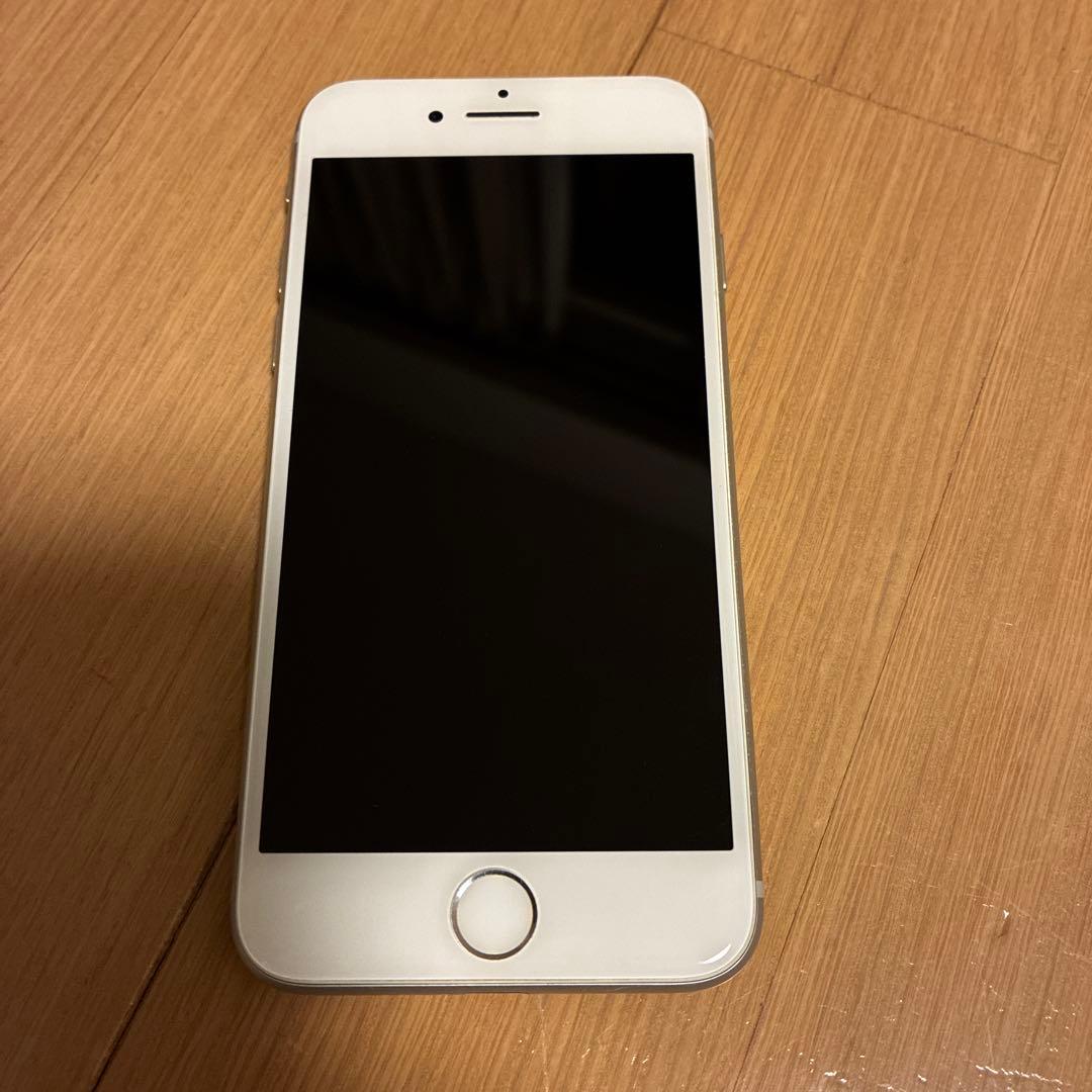 Apple iPhone 8 シルバー 本体　箱，付属品付き