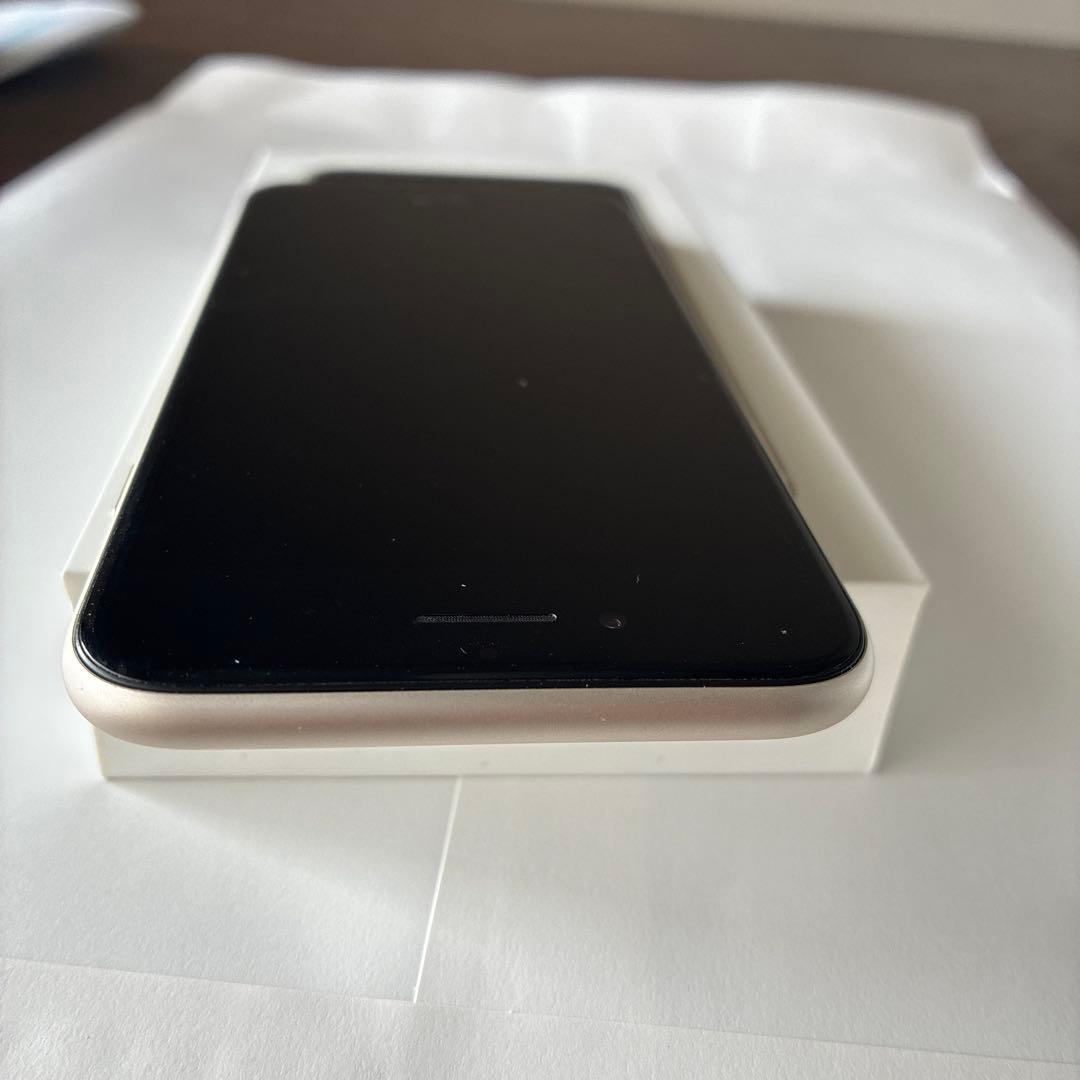 Apple iPhone SE (第3世代) 128GB スターライト本体
