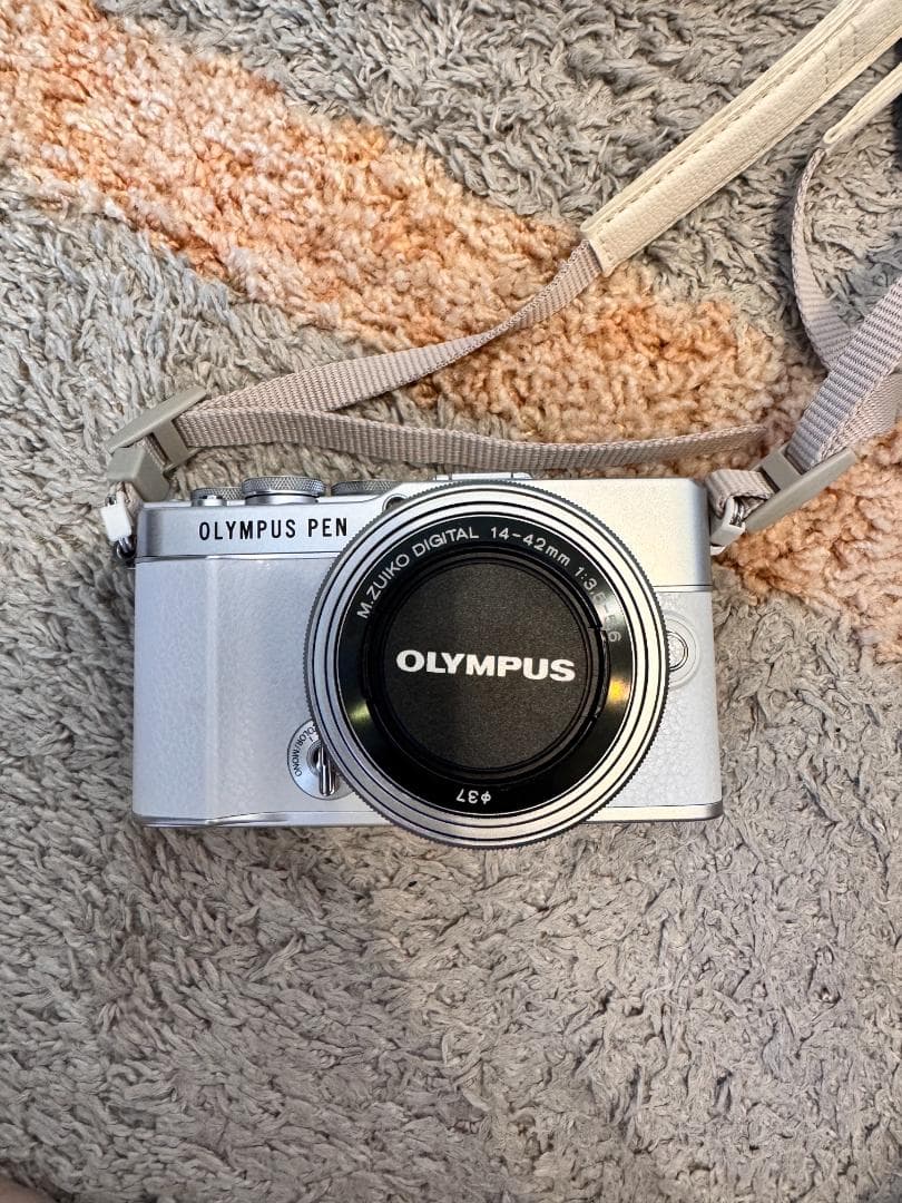 OLYMPUS PEN E-P7 ホワイト 14-42mmレンズ付き