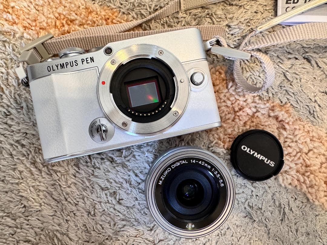 OLYMPUS PEN E-P7 ホワイト 14-42mmレンズ付き