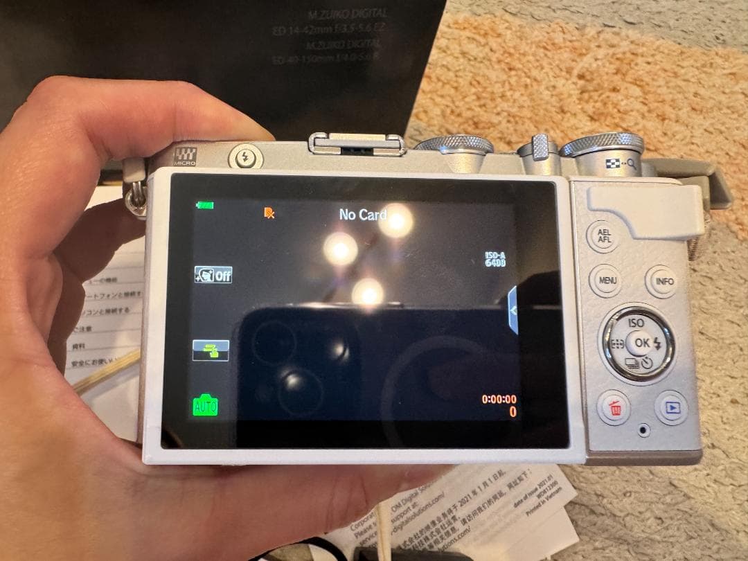 OLYMPUS PEN E-P7 ホワイト 14-42mmレンズ付き