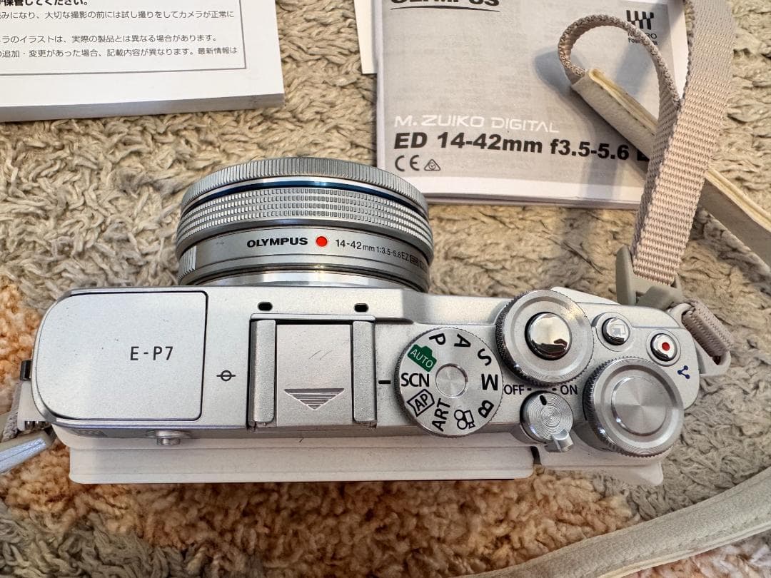 OLYMPUS PEN E-P7 ホワイト 14-42mmレンズ付き