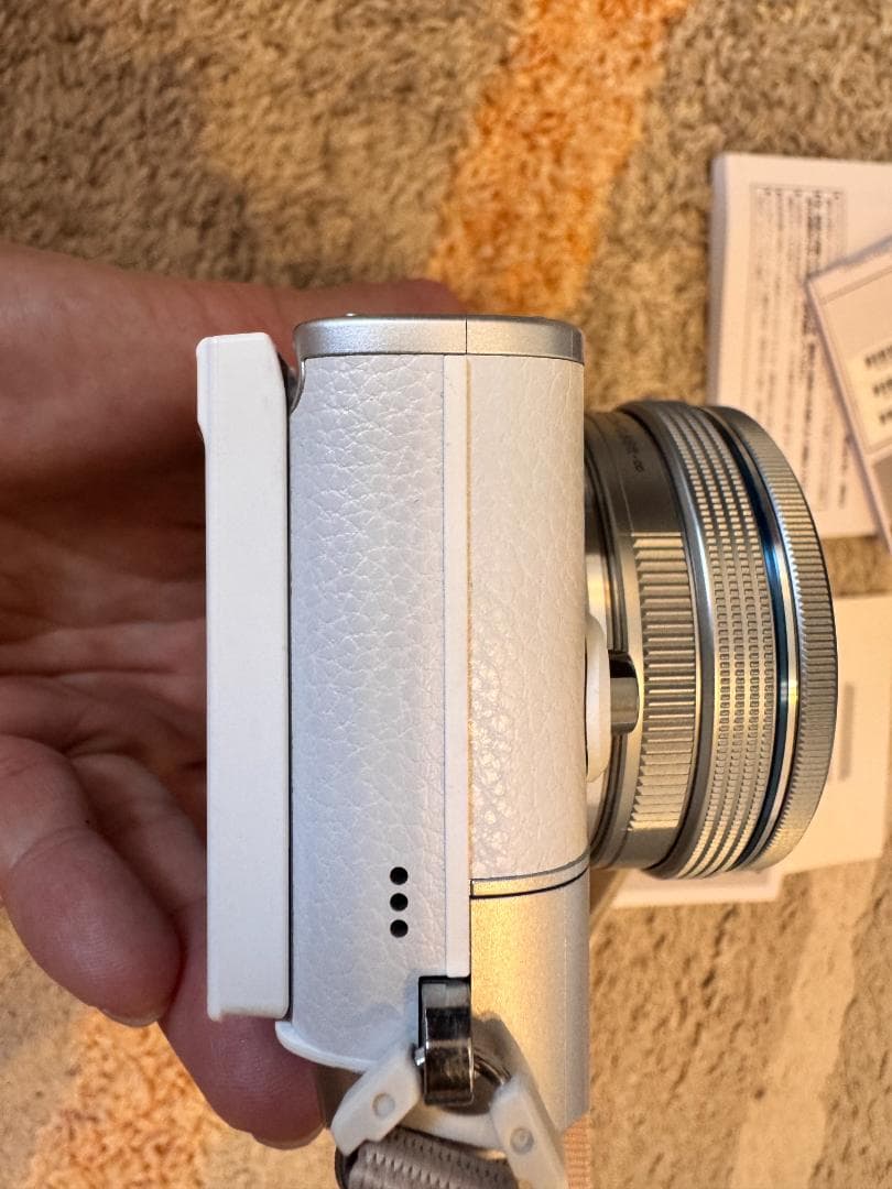 OLYMPUS PEN E-P7 ホワイト 14-42mmレンズ付き