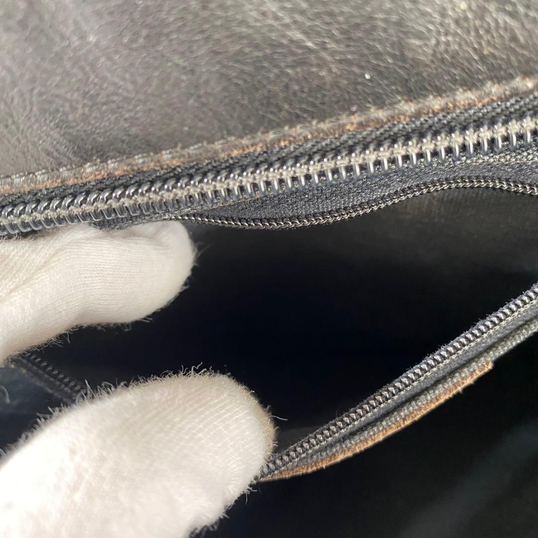 イルビゾンテ　ボディバッグ　2way ロゴ刻印　本革　レザー　ブラック　黒