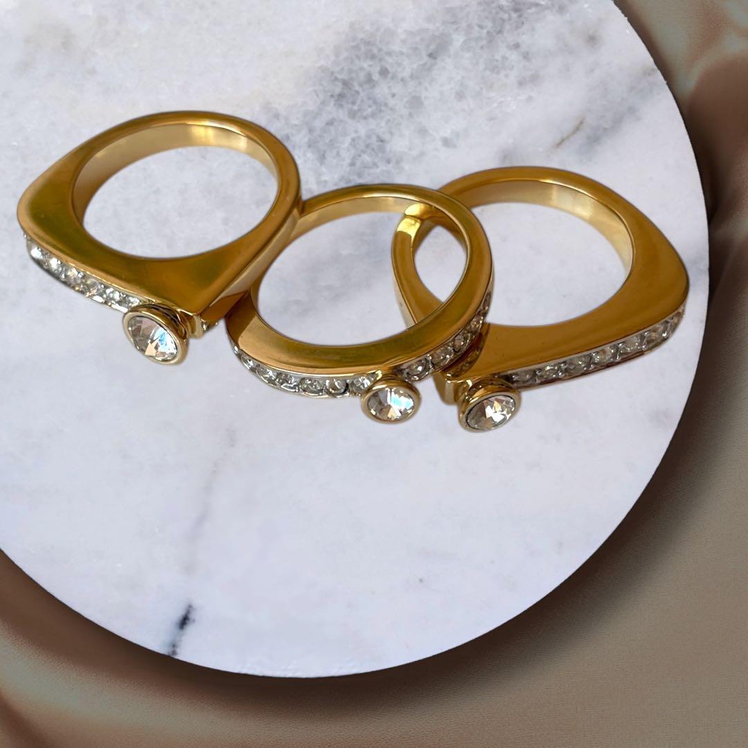 美品◆スワロフスキー アレンジ自在キラキラ輝きリング3点ゴールド色 指輪 10号