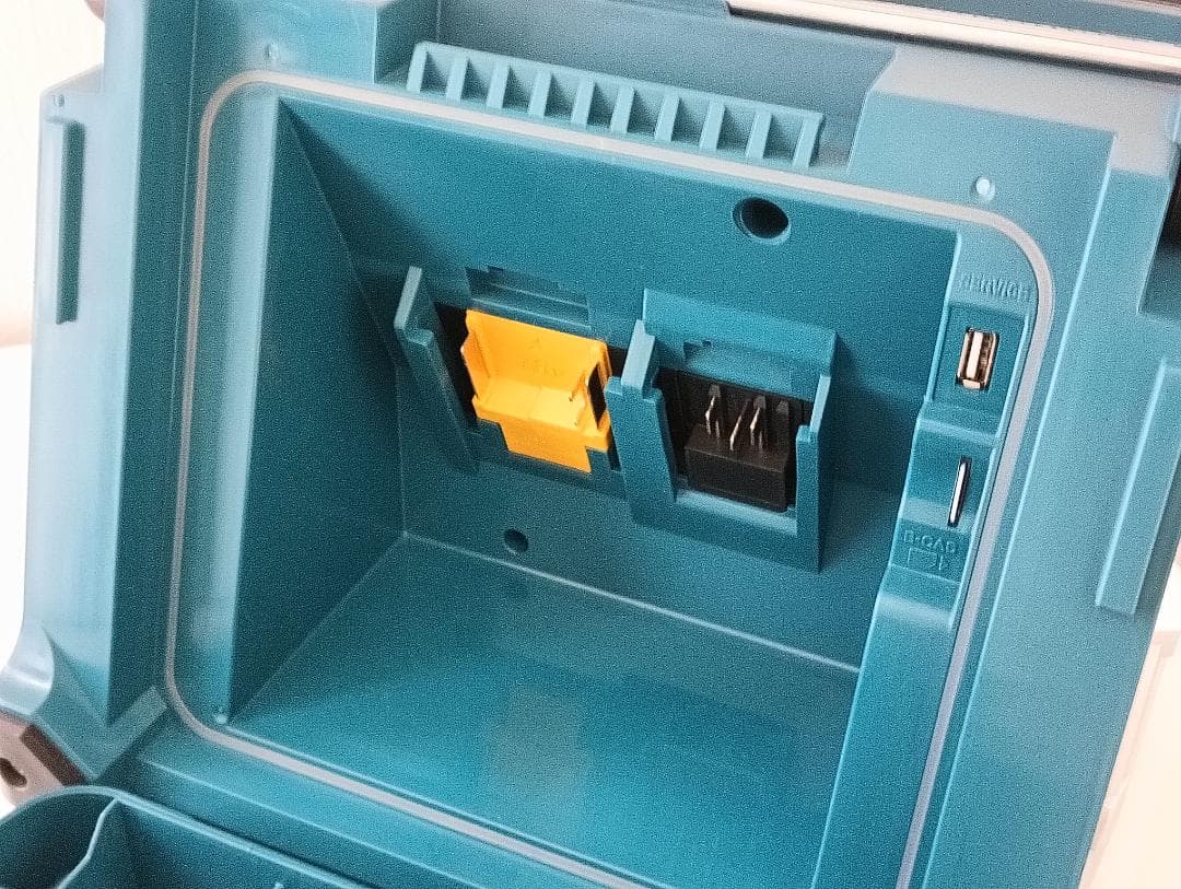 【美品】 マキタ TV100 充電式ラジオ付テレビ