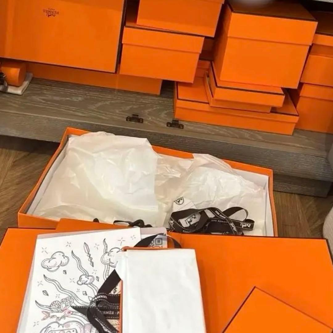 エルメス　空箱　ブランド　布袋　ショッパー　大きめダンボールに全部で30点以上