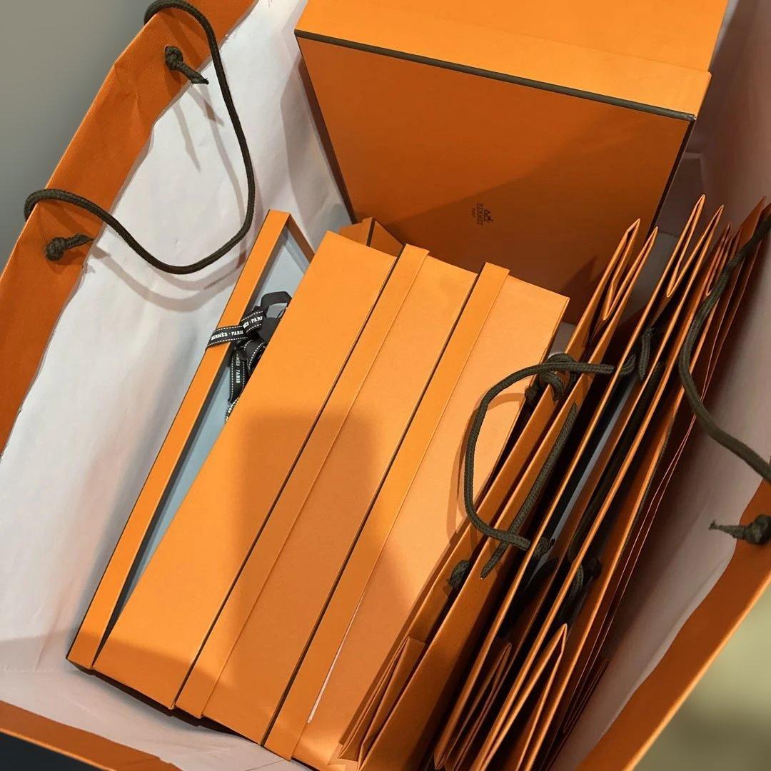 エルメス　空箱　ブランド　布袋　ショッパー　大きめダンボールに全部で30点以上