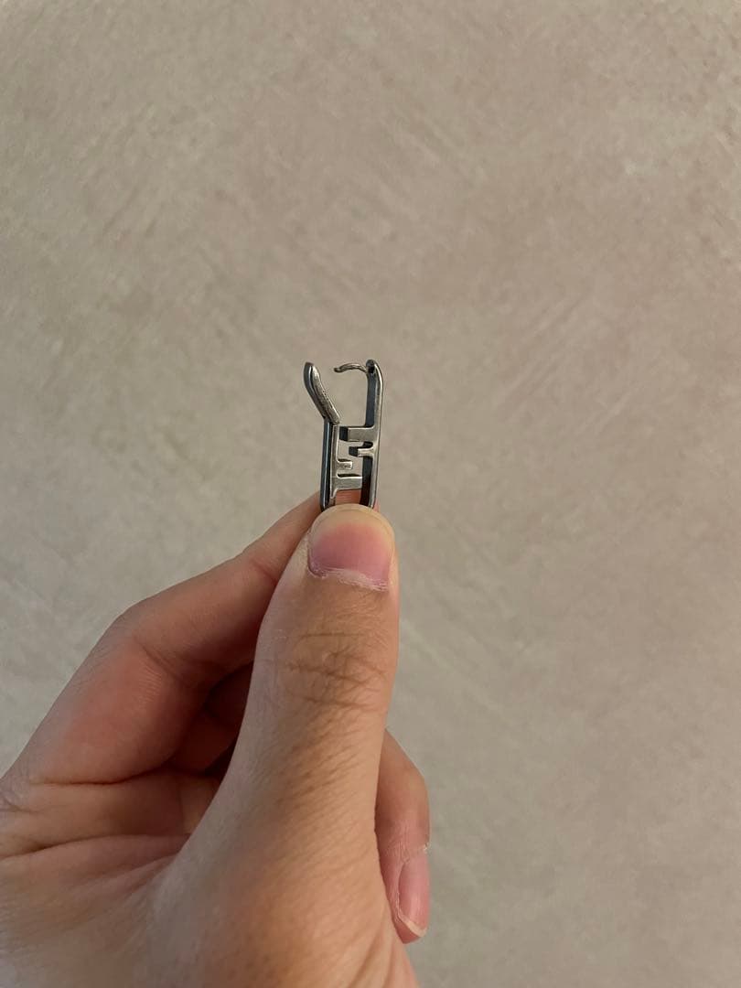 FENDI フェンディ　オーロック　シルバー 片耳用ピアス 専用ボックス付き