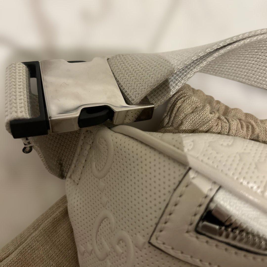 【極美品】保存袋付きグッチGGエンボス レザーブラックウエストバッグ.