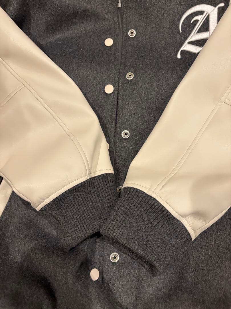 ANIECA スタジャン グレー/アイボリー