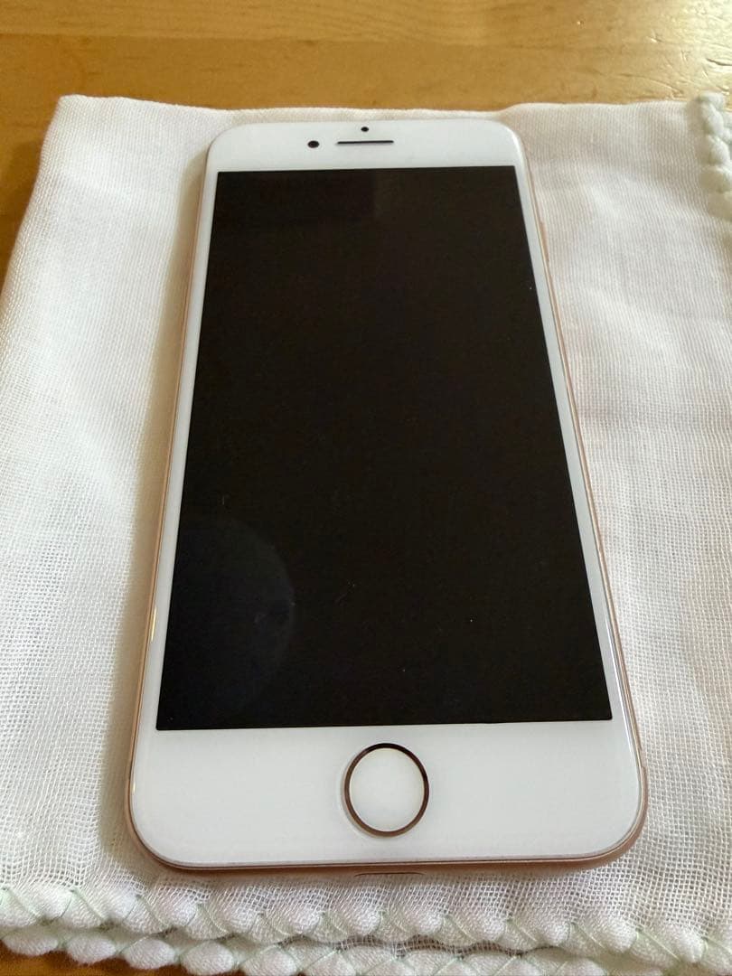 iPhone8 64G ゴールド 本体 ※1度バッテリー交換してます。
